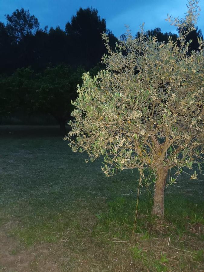 Location Venelles Vila Exterior foto