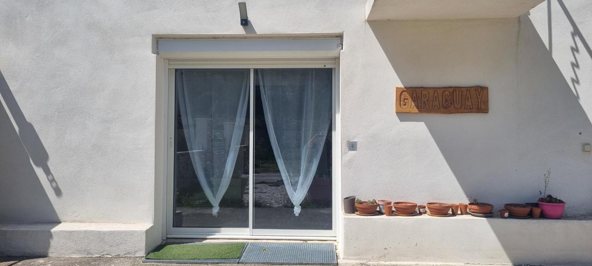 Location Venelles Vila Exterior foto